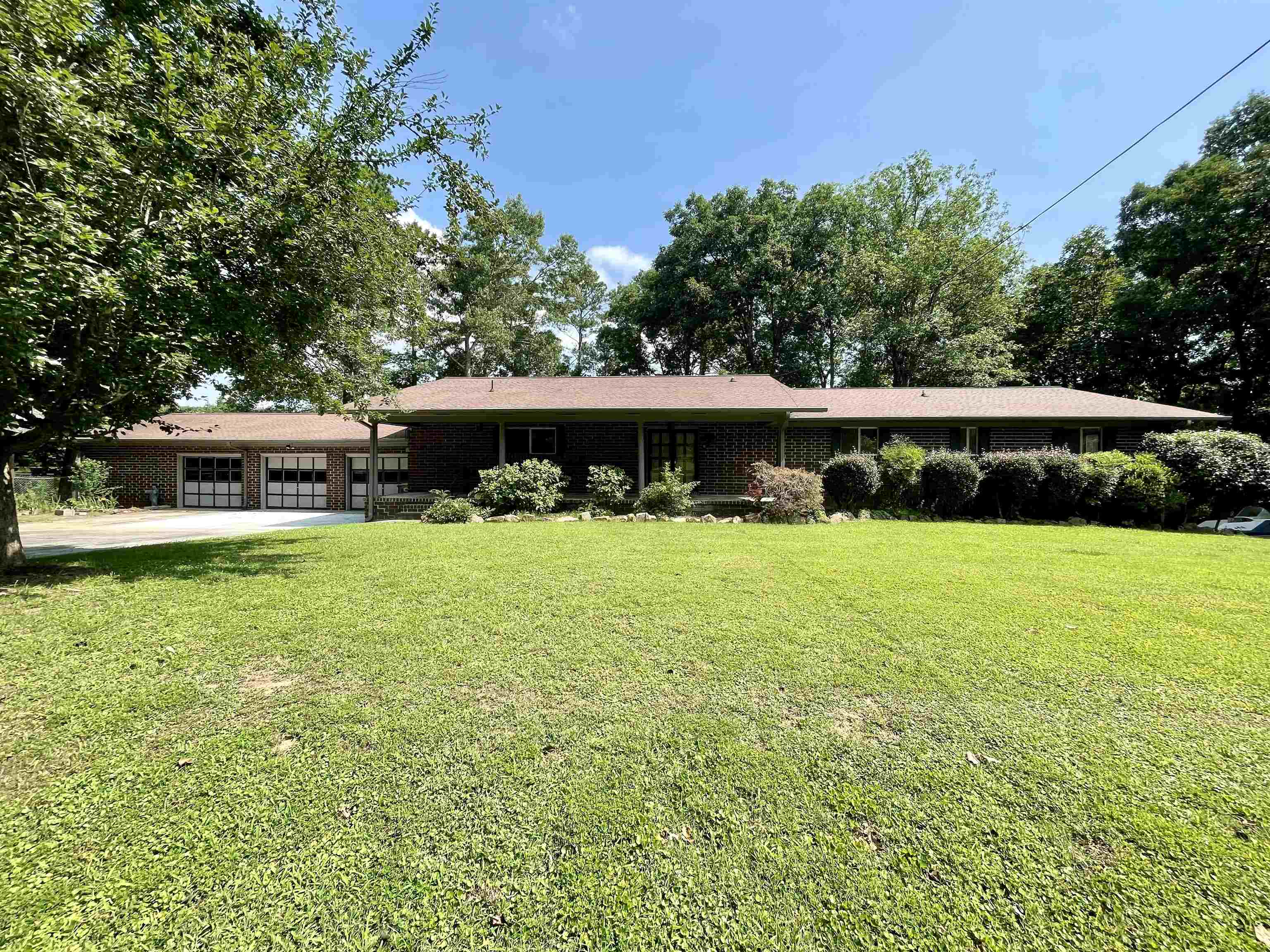906 Scenic Dr NE