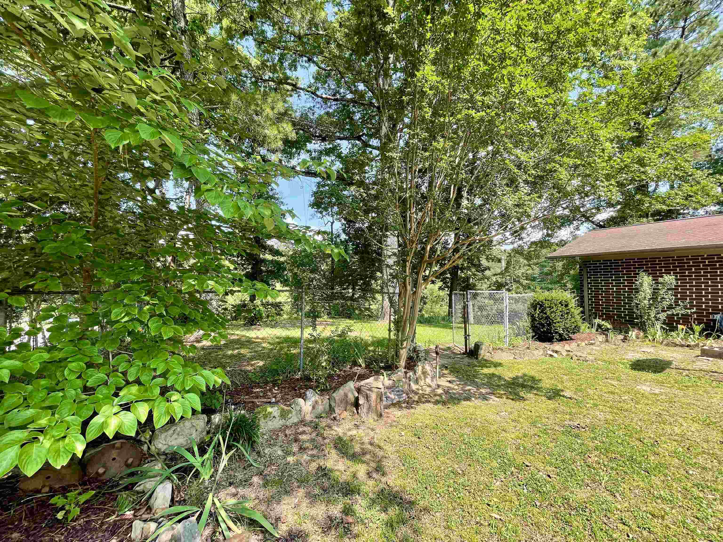 906 Scenic Dr NE