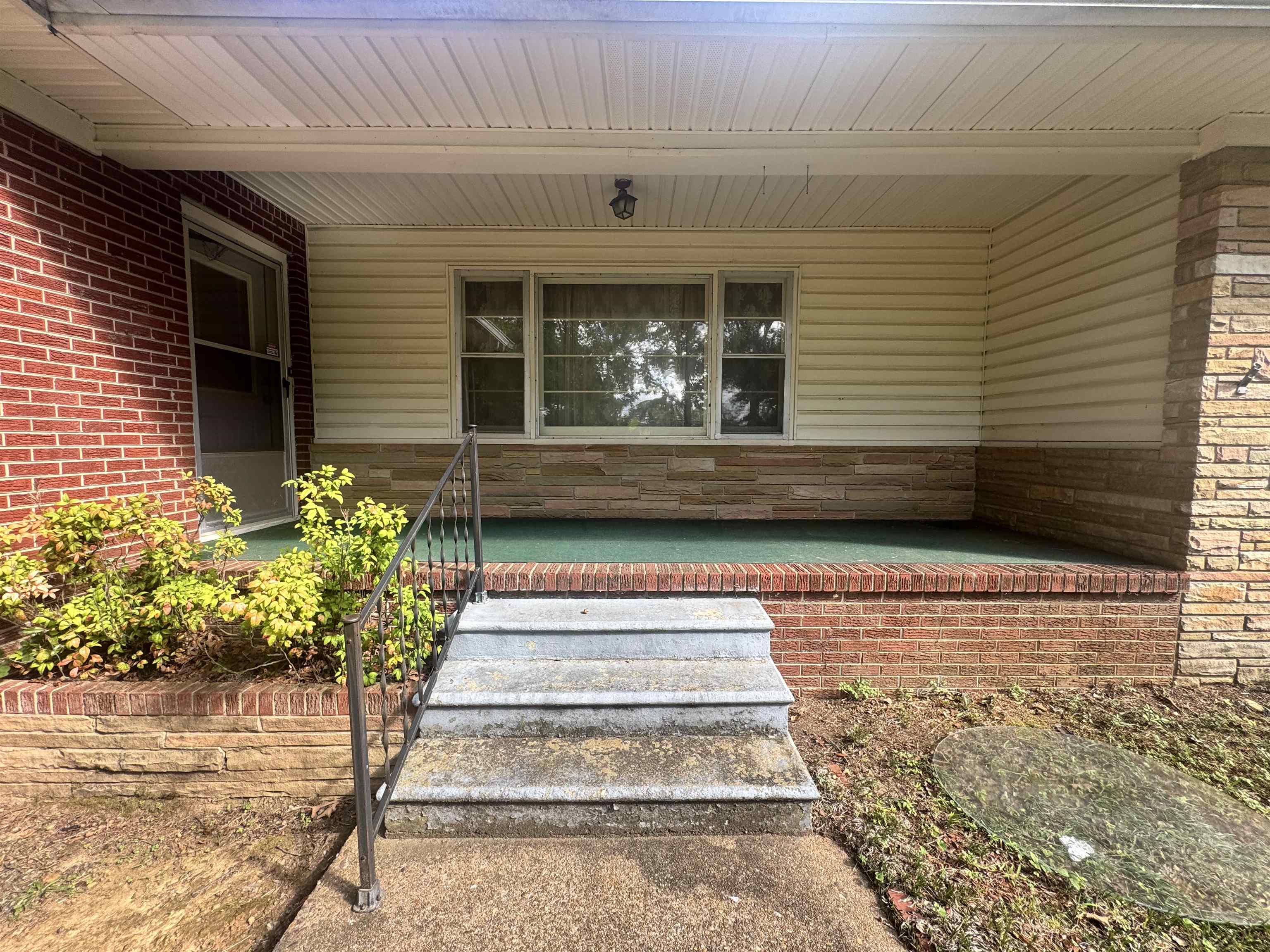 137 Bayless Ave