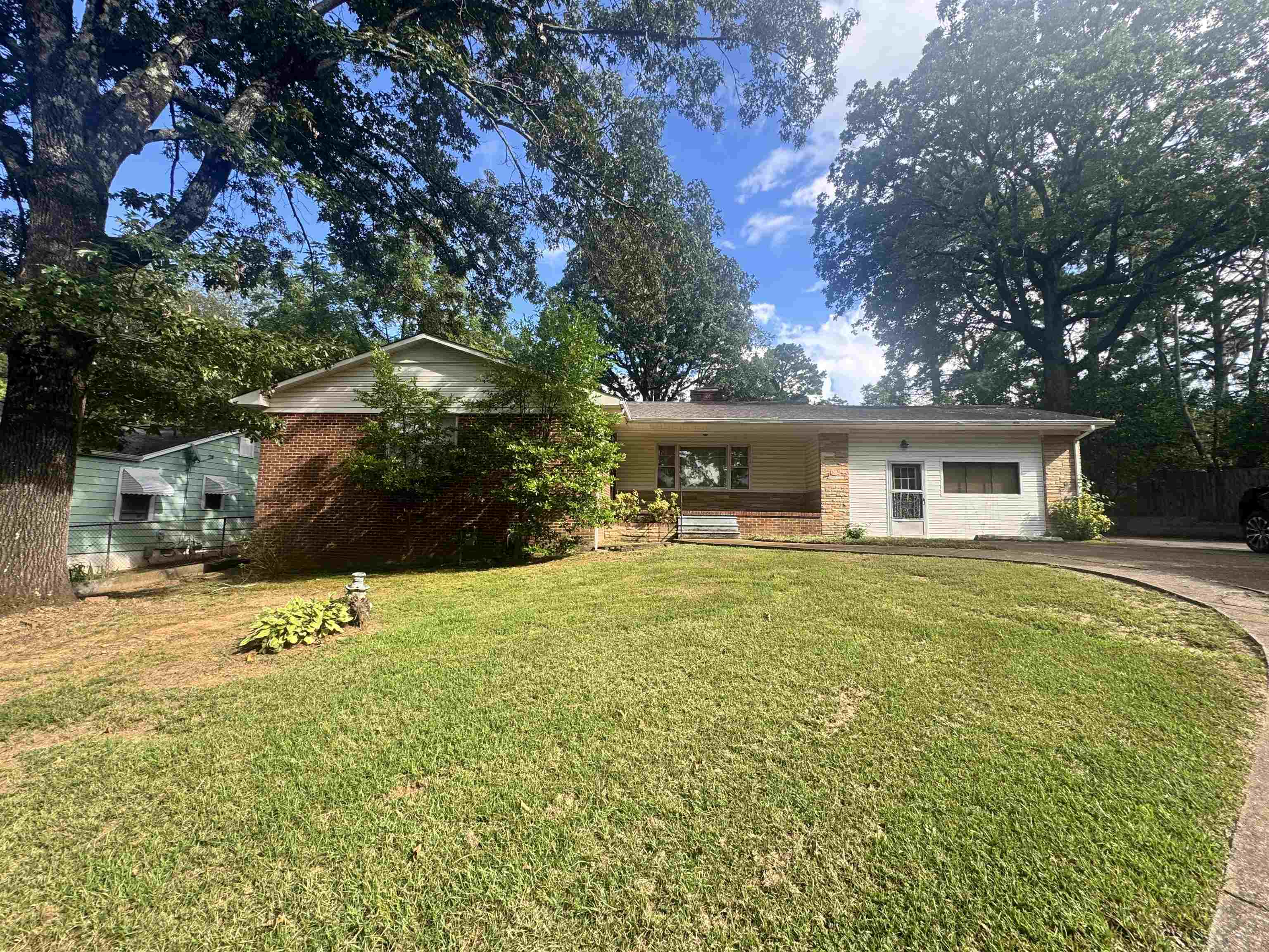 137 Bayless Ave