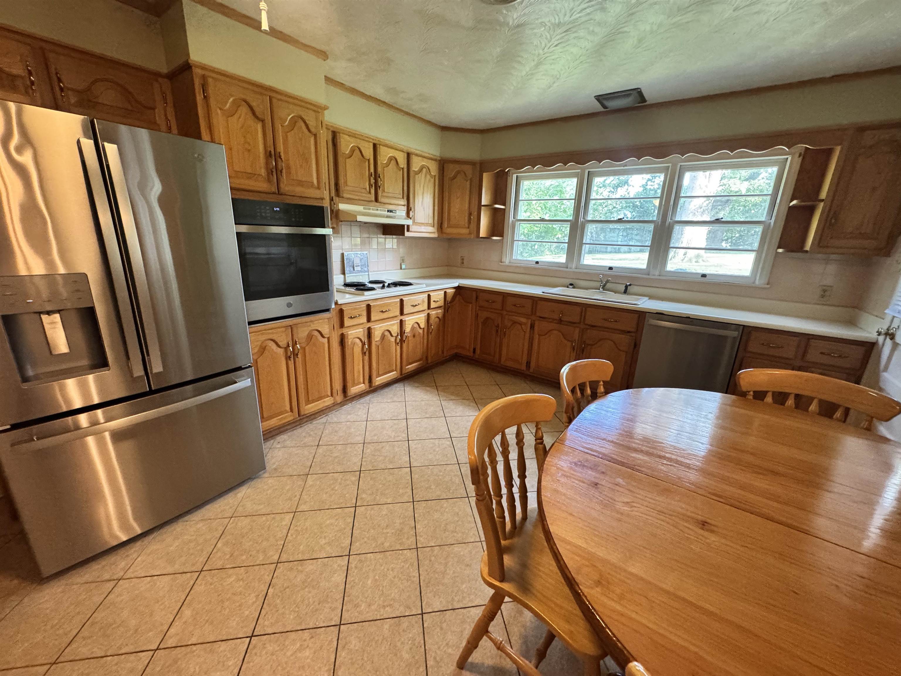137 Bayless Ave