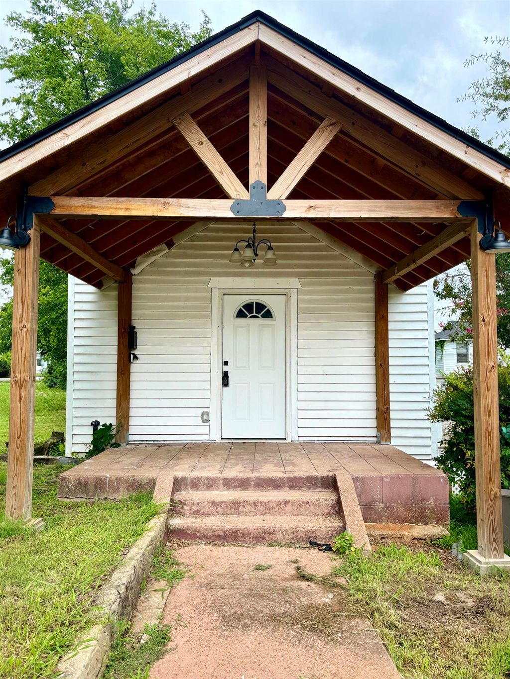 Photo of 416 Little Rock Ave, Sheffield, AL 35660 (MLS # 529569)