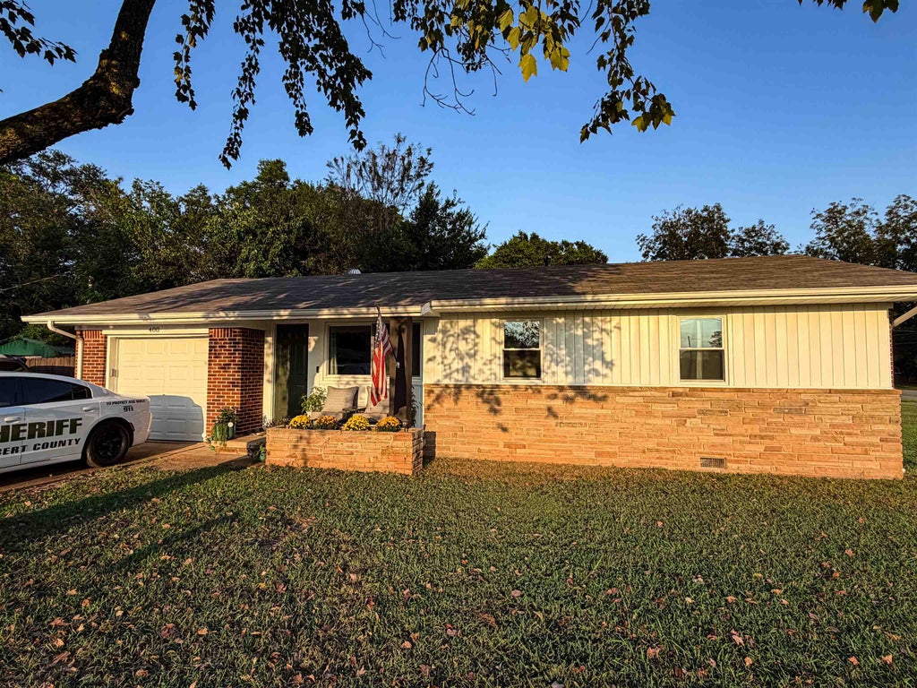 Photo of 400 N Hook St N, Tuscumbia, AL 35674 (MLS # 531167)