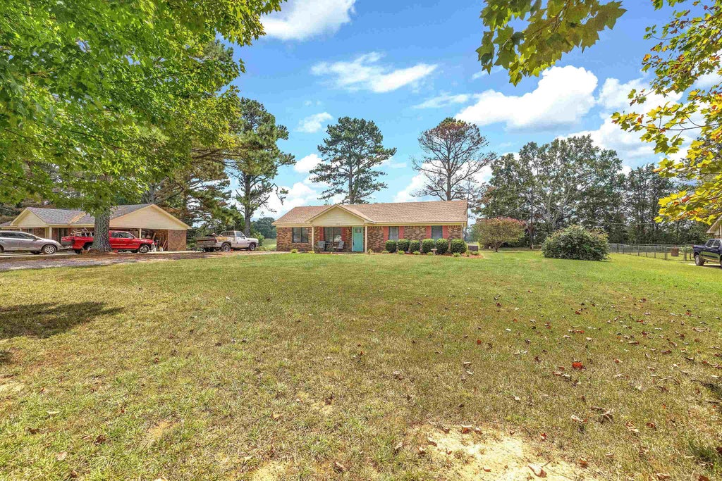 Photo of 177 Rogersville Heights Dr, Rogersville, AL 35652 (MLS # 531325)