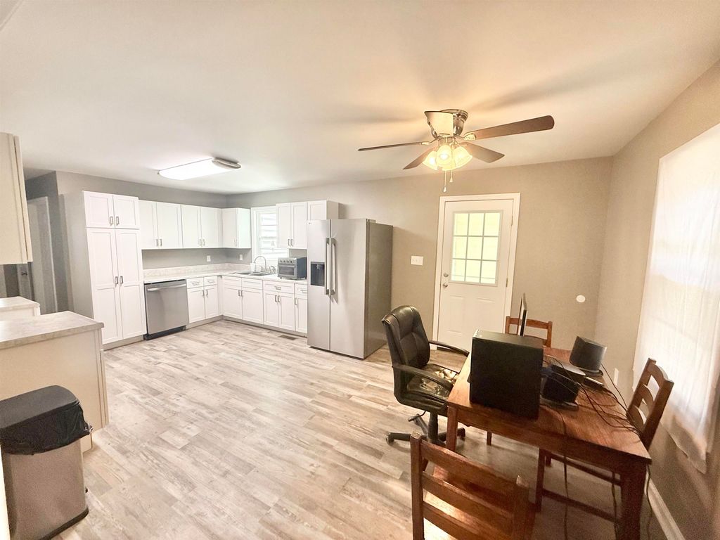 Photo of 504 N Patton St, Florence, AL 35630 (MLS # 529400)
