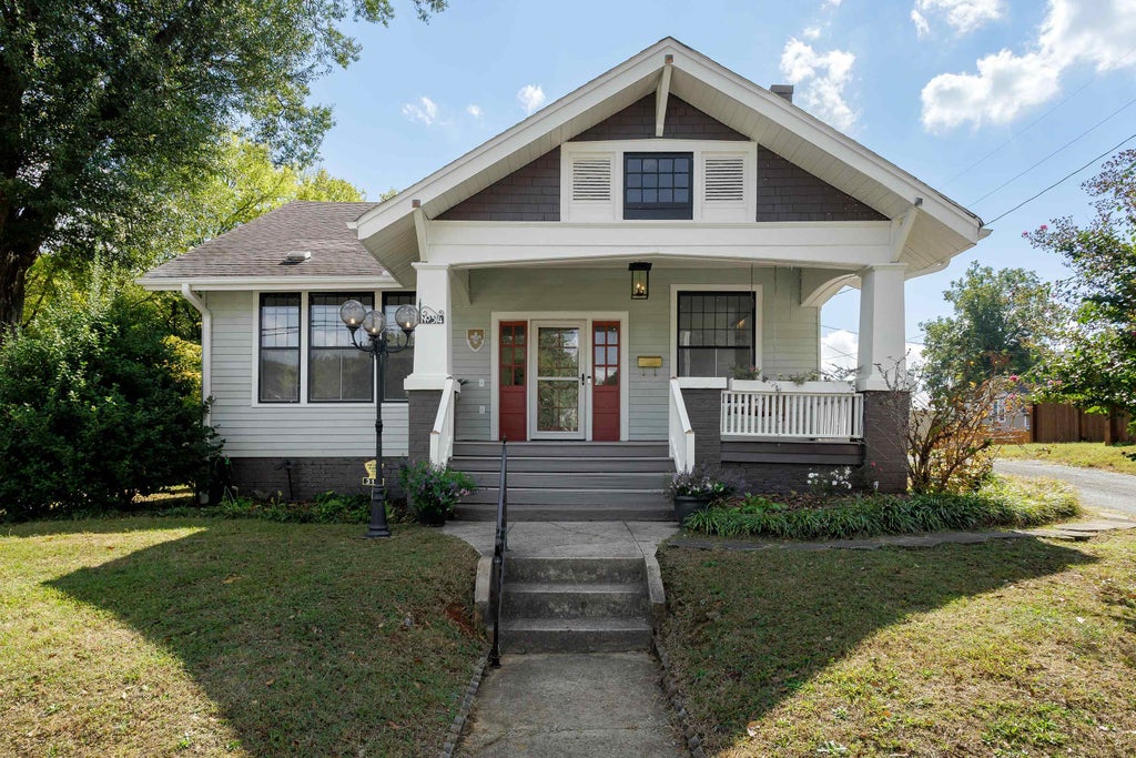 Photo of 314 E Hawthorne St, Florence, AL 35630 (MLS # 531833)