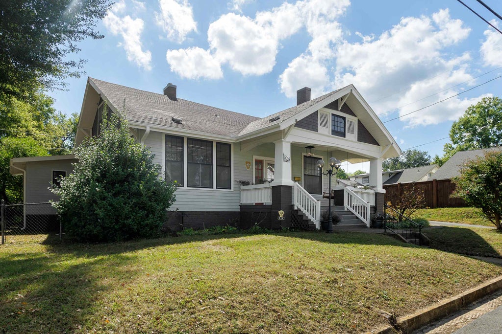 Photo of 314 E Hawthorne St, Florence, AL 35630 (MLS # 531833)