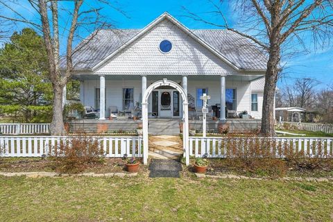 1237 Co Rd 695 Holly Pond AL 