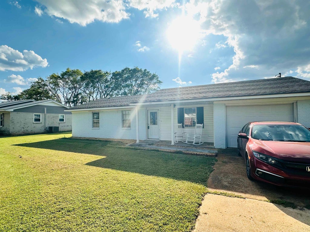 Photo of 23 Tana Ave, Courtland, AL 35618 (MLS # 531220)