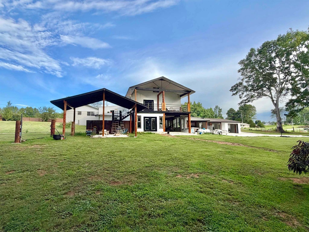 Photo of 711 Magnolia St, Muscle Shoals, AL 35661 (MLS # 530310)