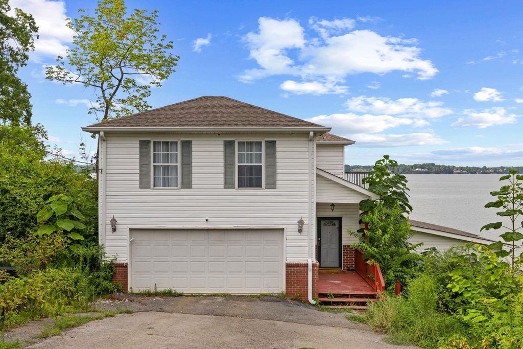 Photo of 96 Lakewood View Dr, Muscle Shoals, AL 35661 (MLS # 530123)