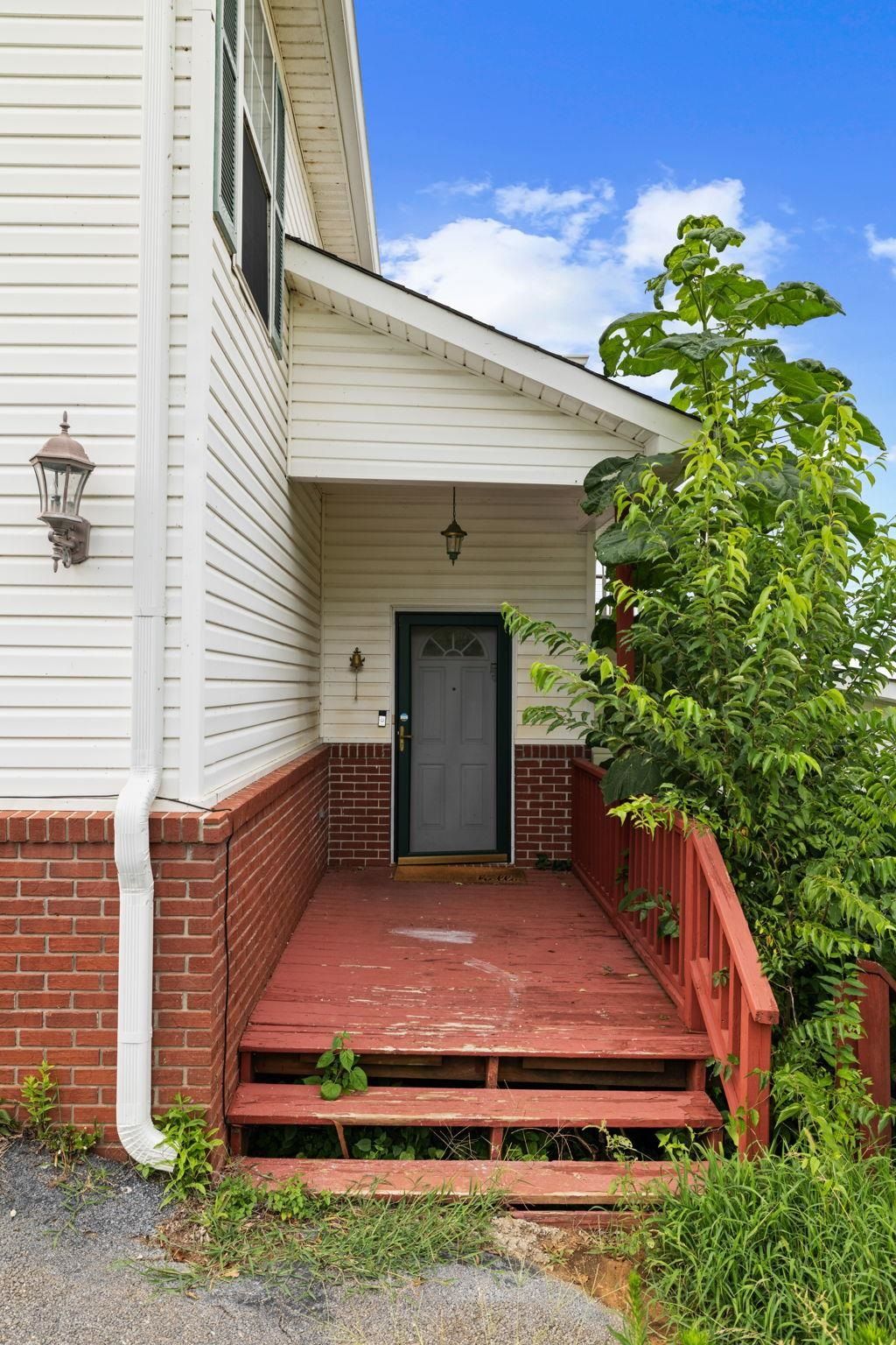 Photo of 96 Lakewood View Dr, Muscle Shoals, AL 35661 (MLS # 530123)