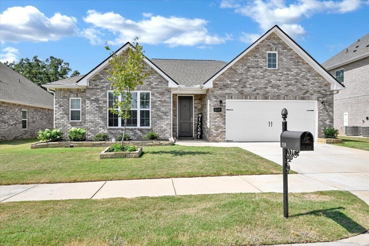 2118 Brandon Dr NE