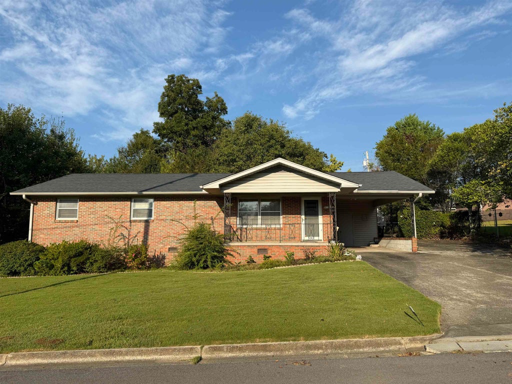 Photo of 913 Nunnelley Ave, Cullman, AL 35055 (MLS # 531770)