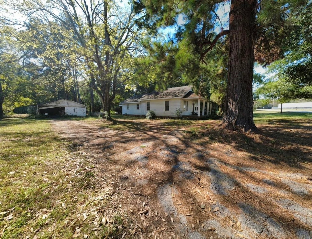 Photo of 950 Co Rd 228, Florence, AL 35633 (MLS # 531873)