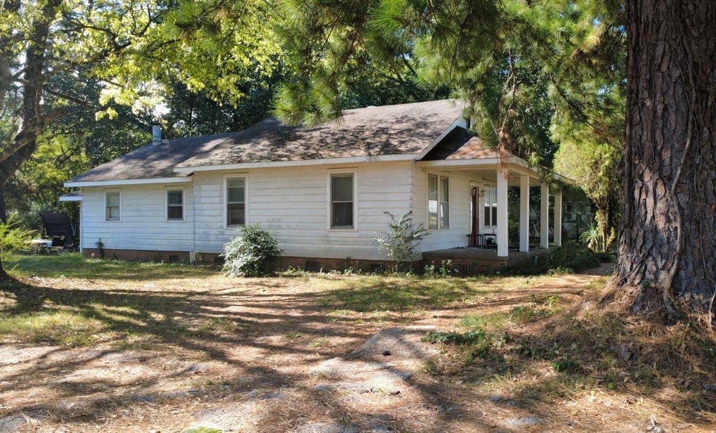 Photo of 950 Co Rd 228, Florence, AL 35633 (MLS # 531873)