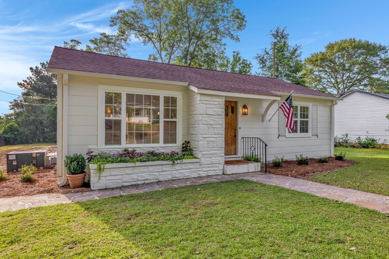 108 Convent Rd NE