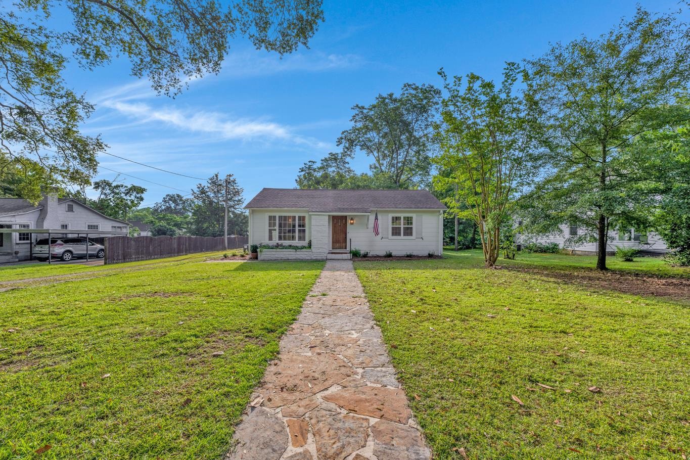 108 Convent Rd NE