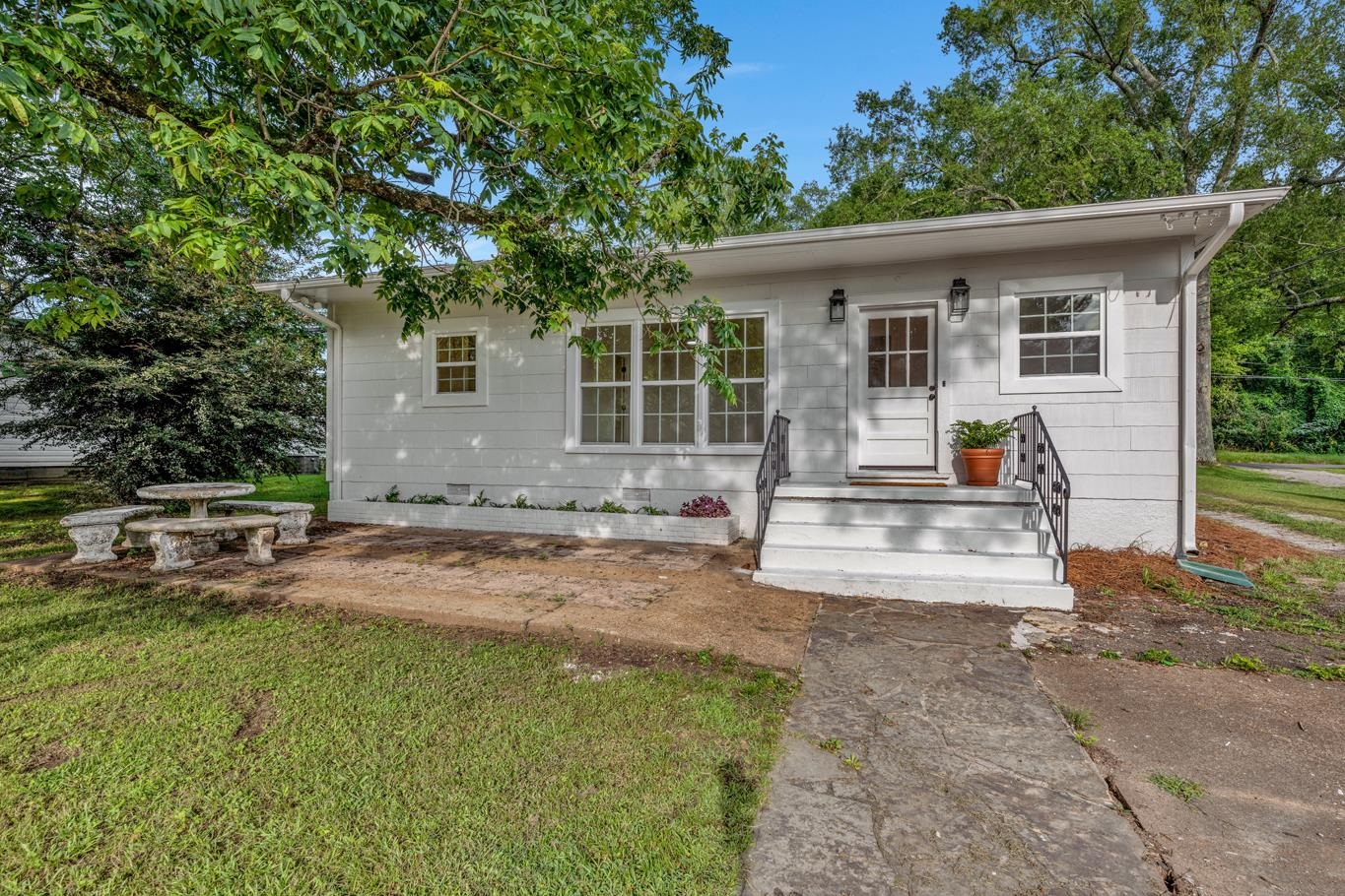 108 Convent Rd NE
