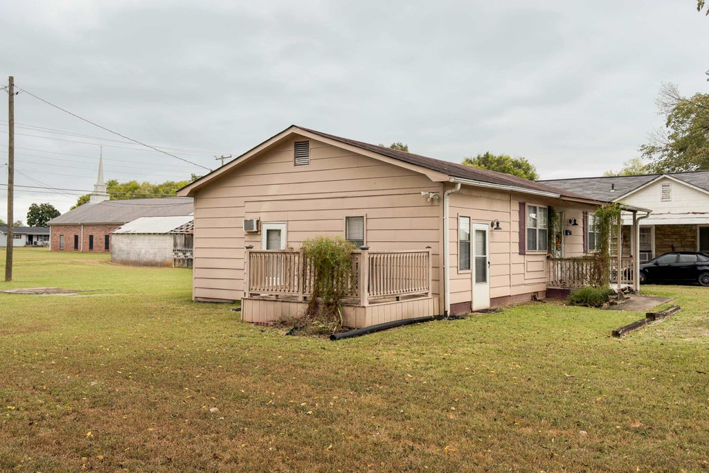 Photo of 905 Sterling Blvd, Sheffield, AL 35660 (MLS # 531650)