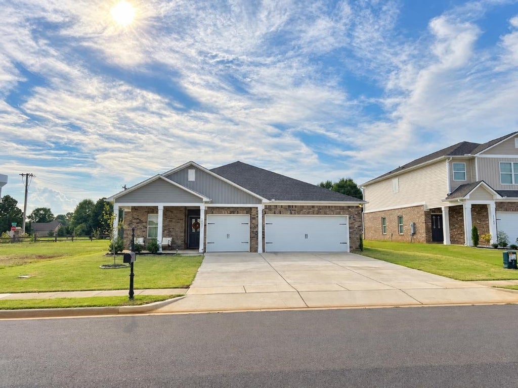 Photo of 12493 Vendue Dr, Madison, AL 35756 (MLS # 531823)
