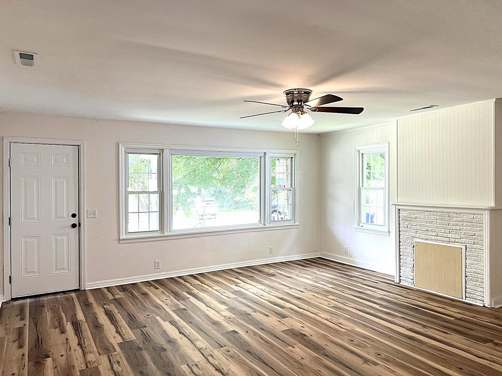 Photo of 326 Barbour St, Florence, AL 35630 (MLS # 529563)