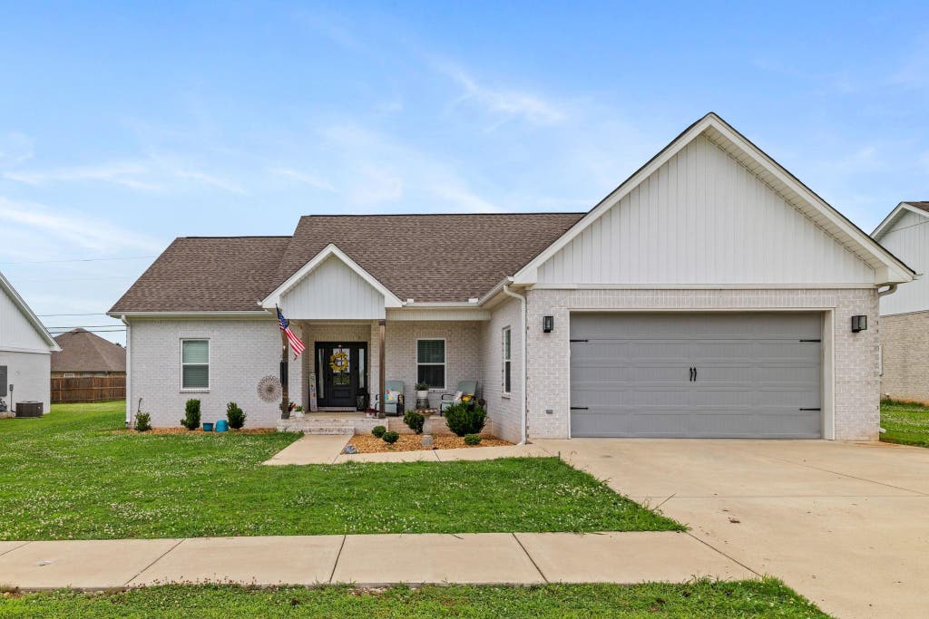 Photo of 312 Market St, Muscle Shoals, AL 35661 (MLS # 529485)