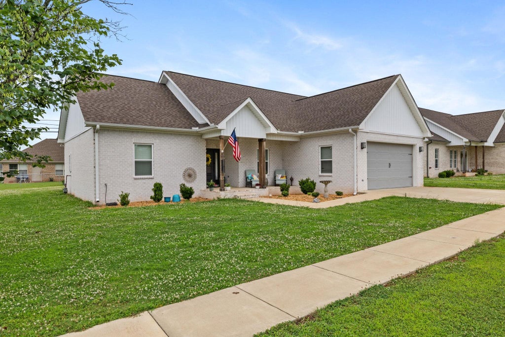 Photo of 312 Market St, Muscle Shoals, AL 35661 (MLS # 529485)