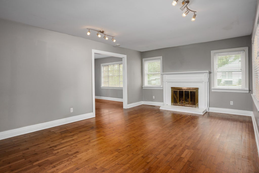 Photo of 1002 Dixie Ave, Florence, AL 35630 (MLS # 531317)