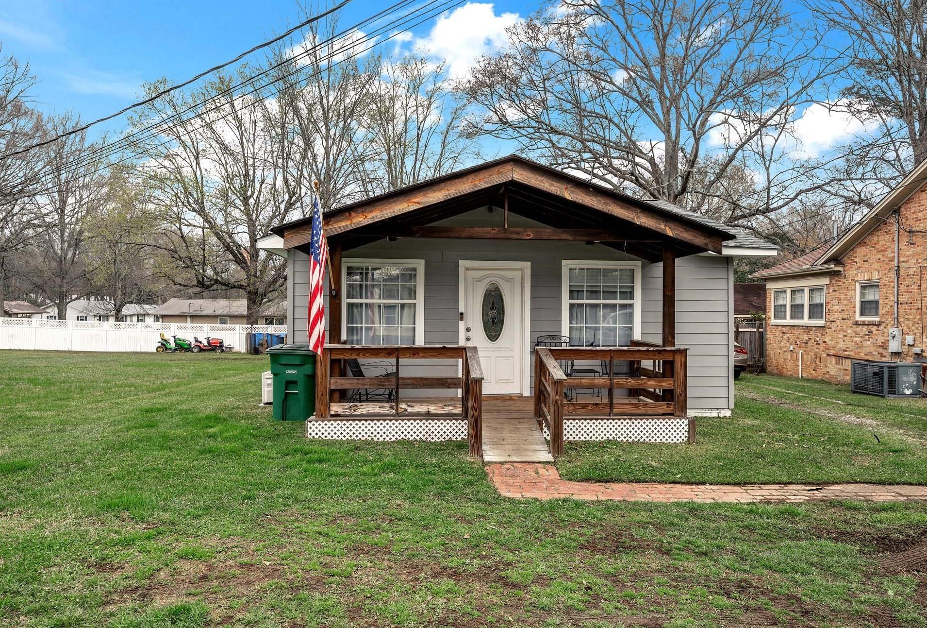 606 Blountsville St NE