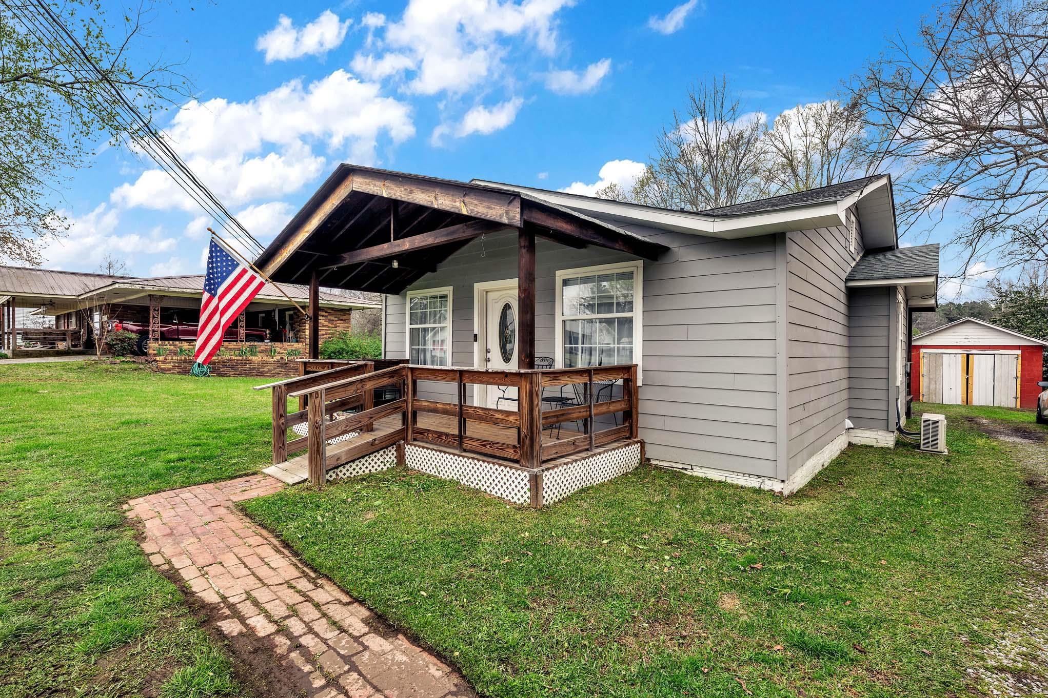 606 Blountsville St NE