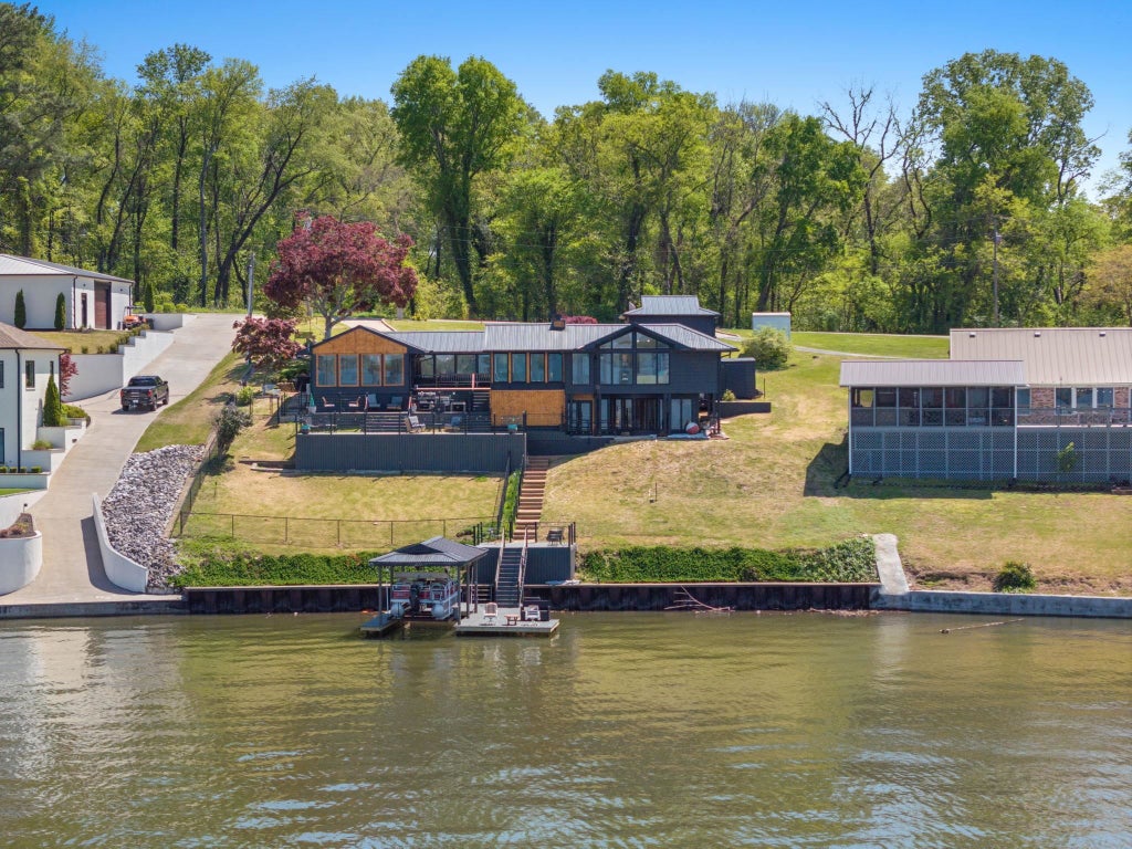 Photo of 105 Lake View Dr, Muscle Shoals, AL 35661 (MLS # 530103)