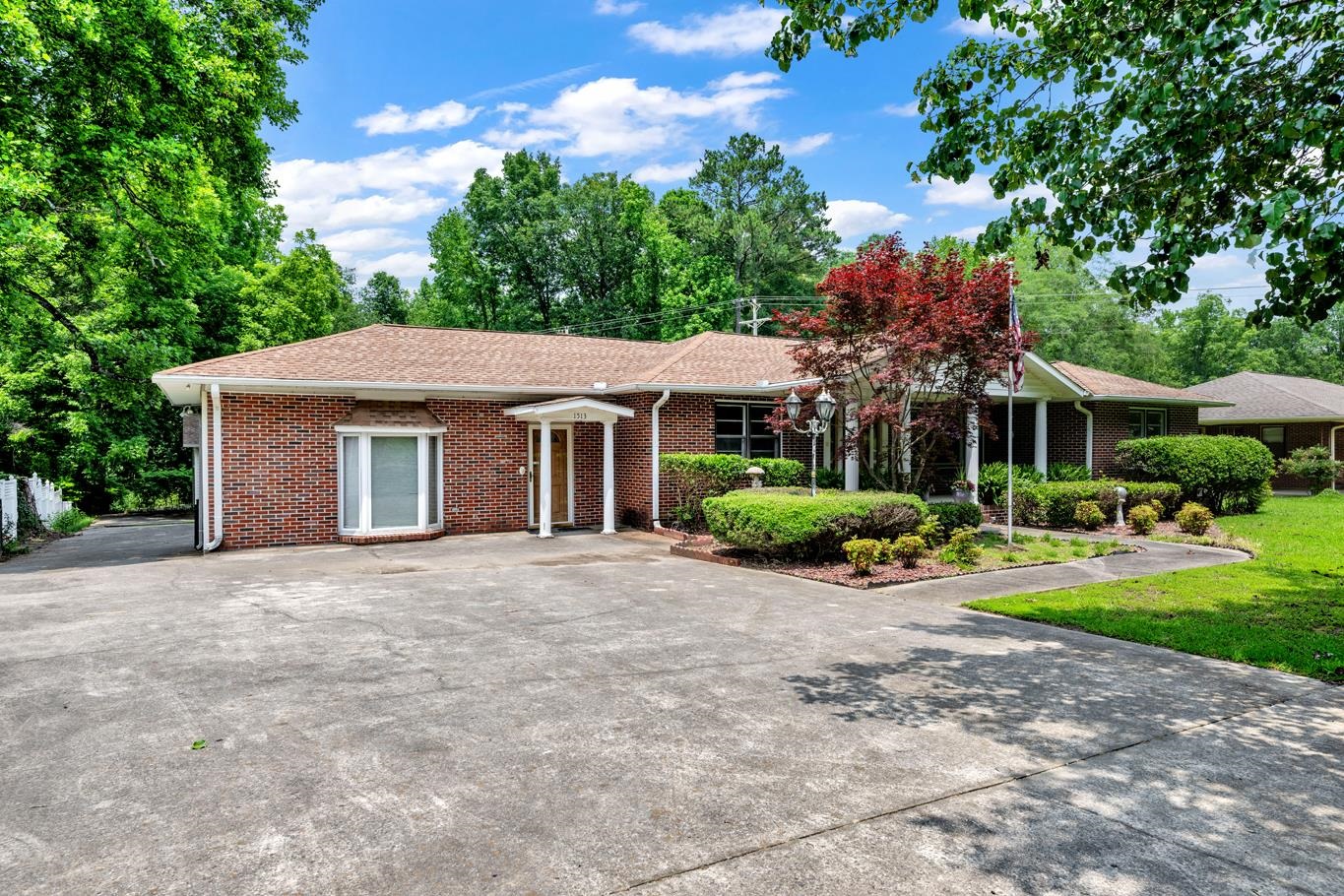 1513 Maple Dr NW