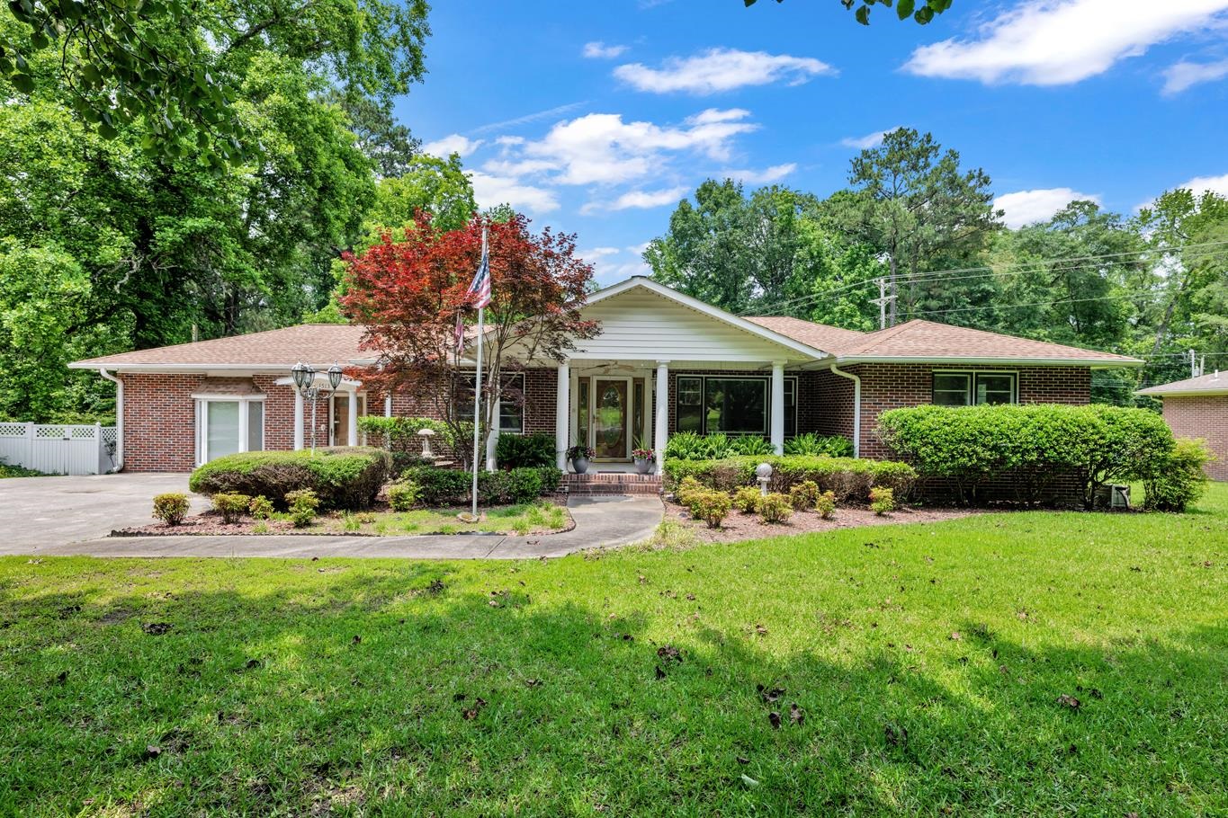 1513 Maple Dr NW