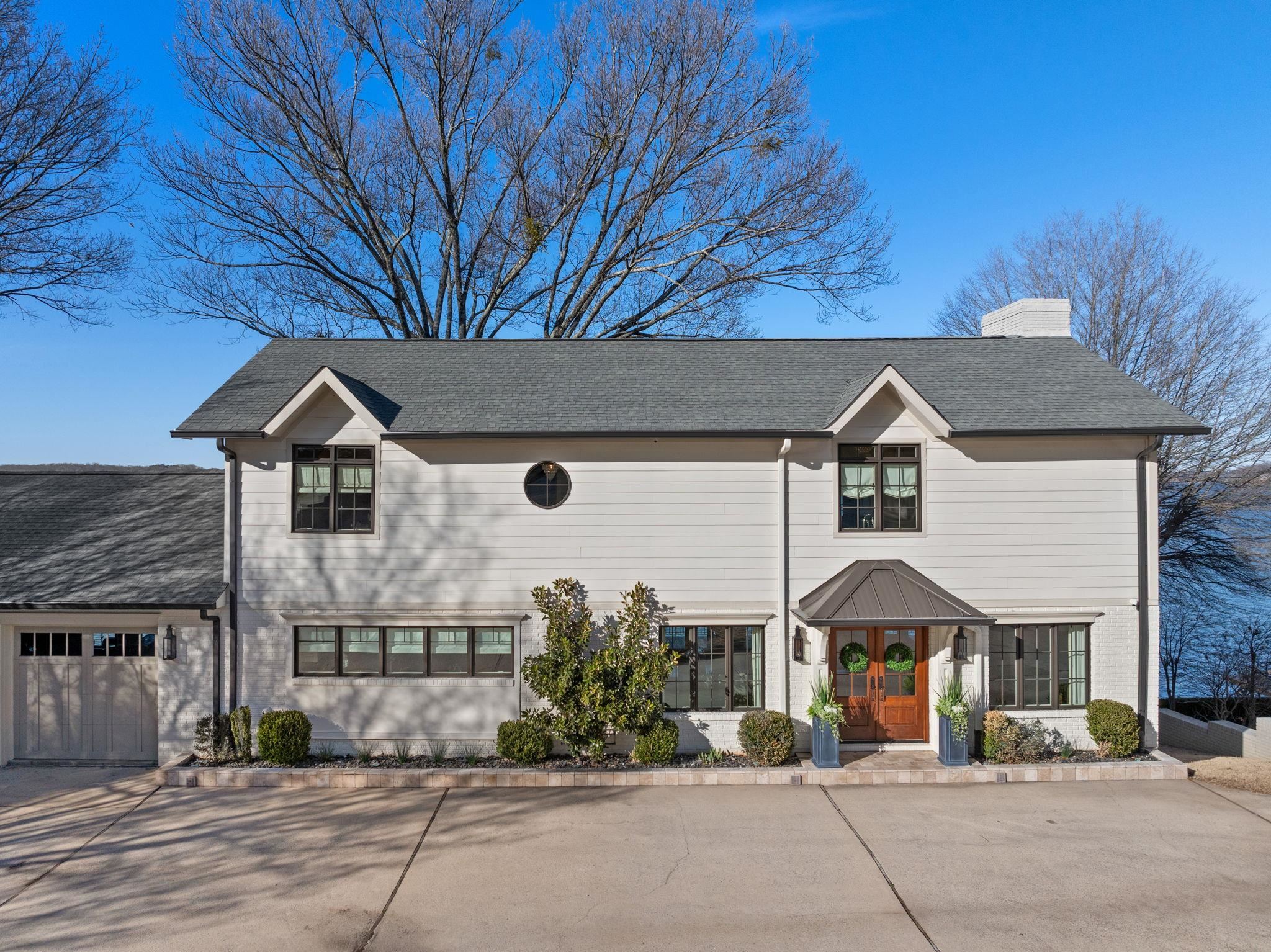 180 Bainbridge Cir