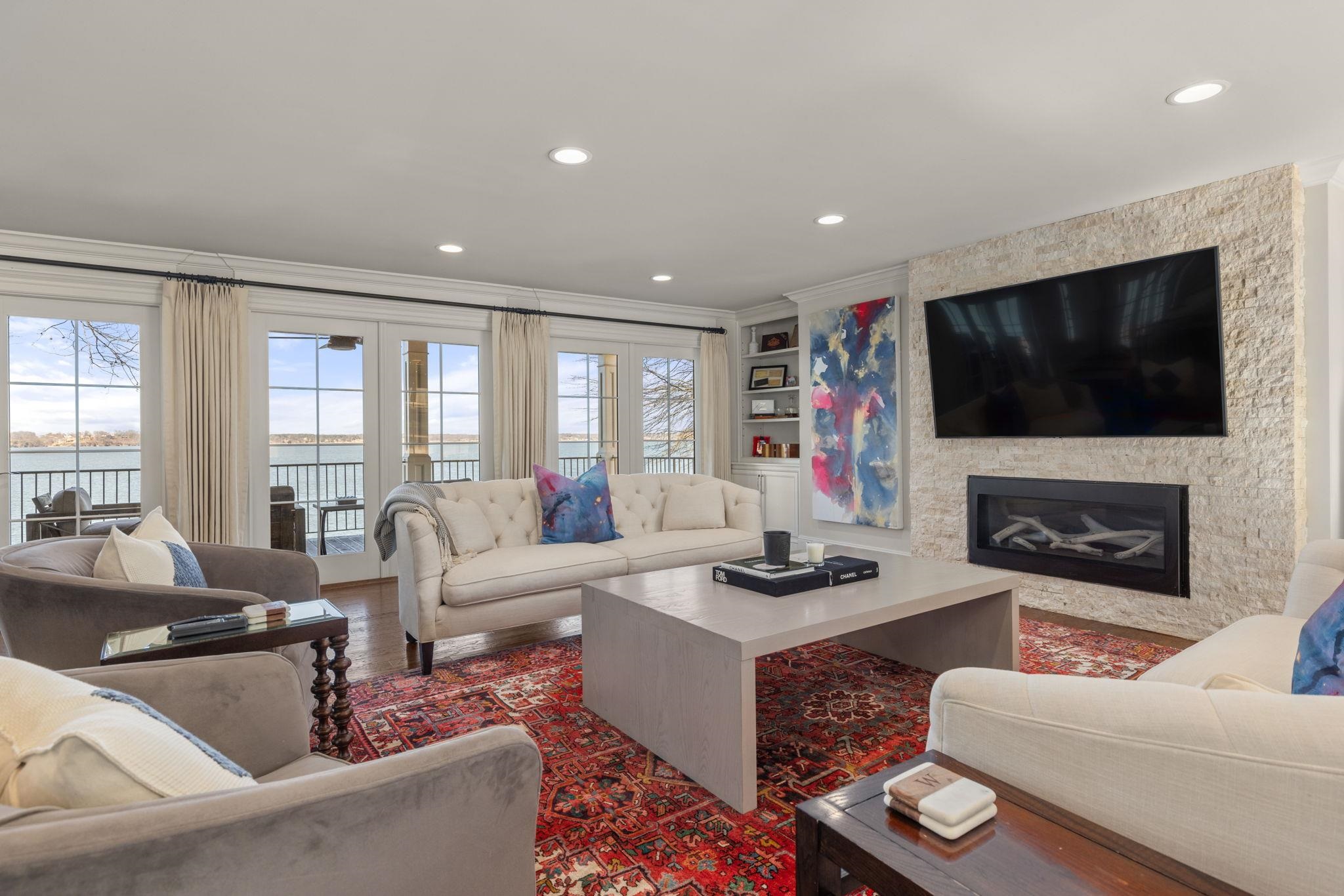 180 Bainbridge Cir