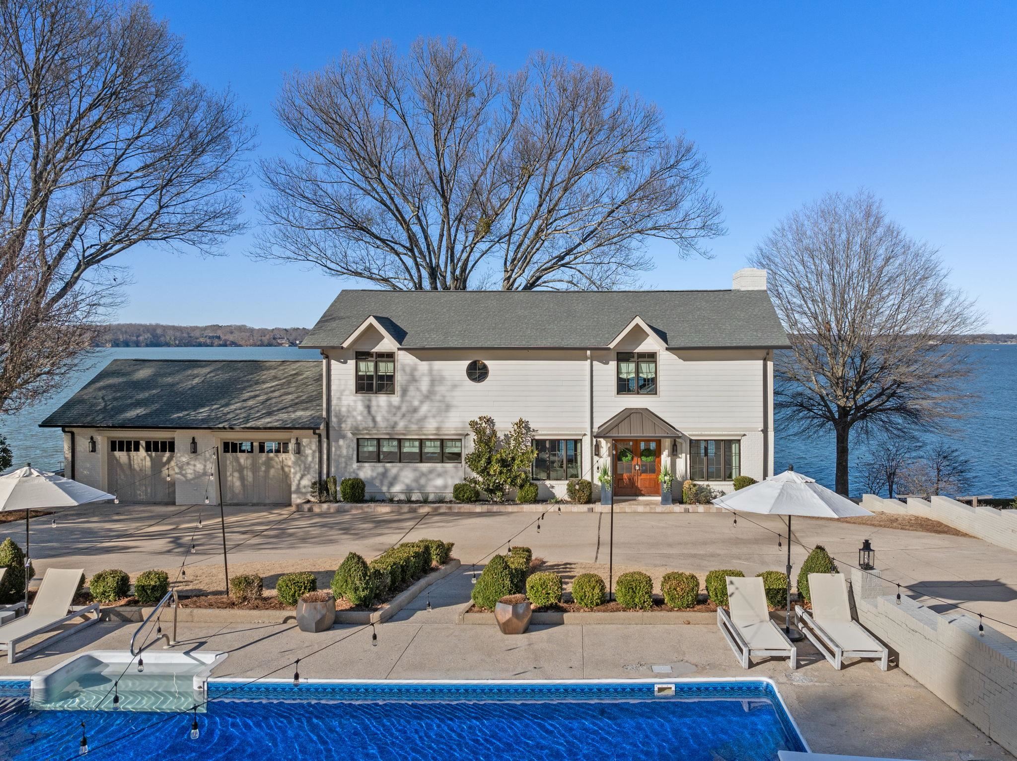 180 Bainbridge Cir