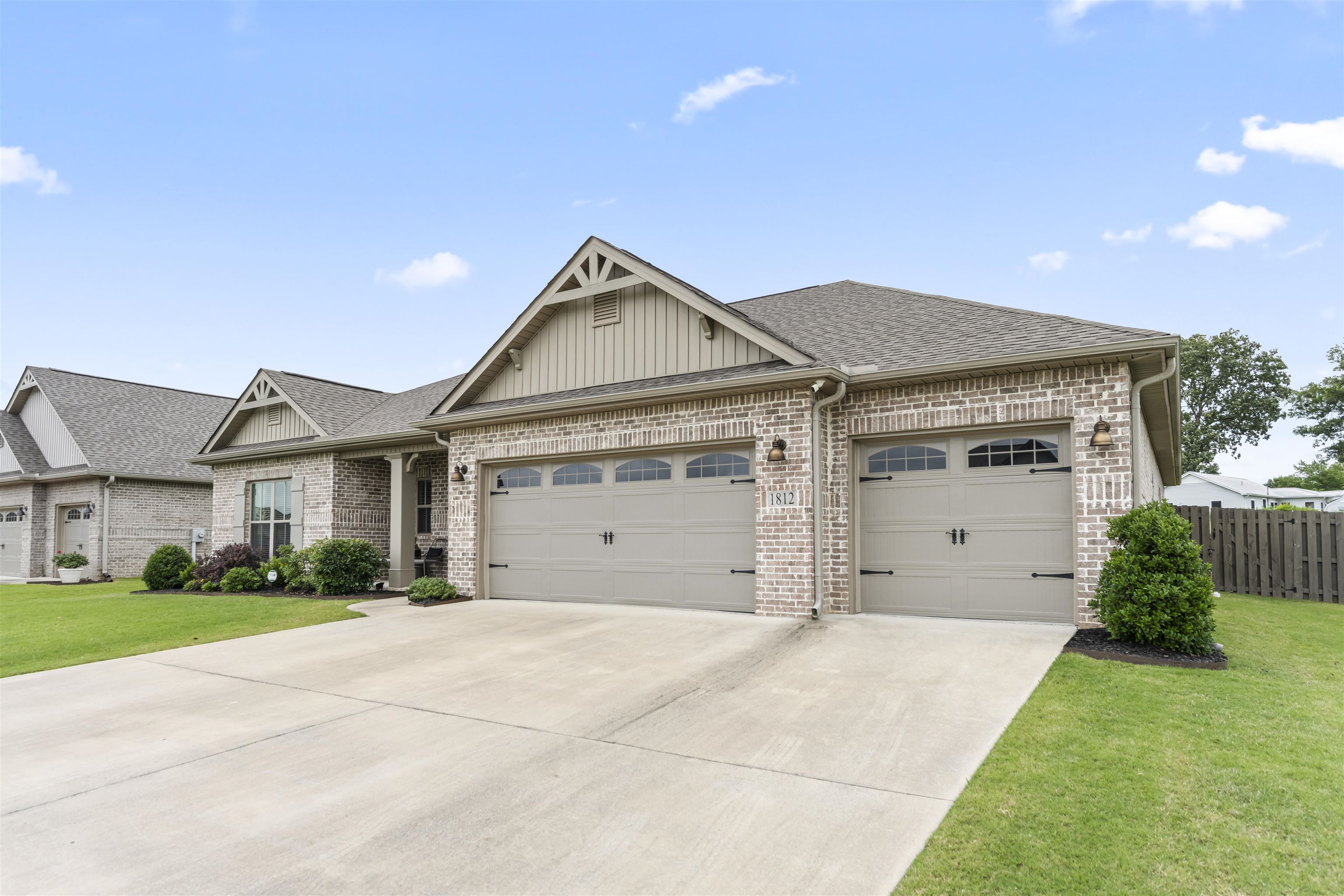 1812 Meadow Brook Dr