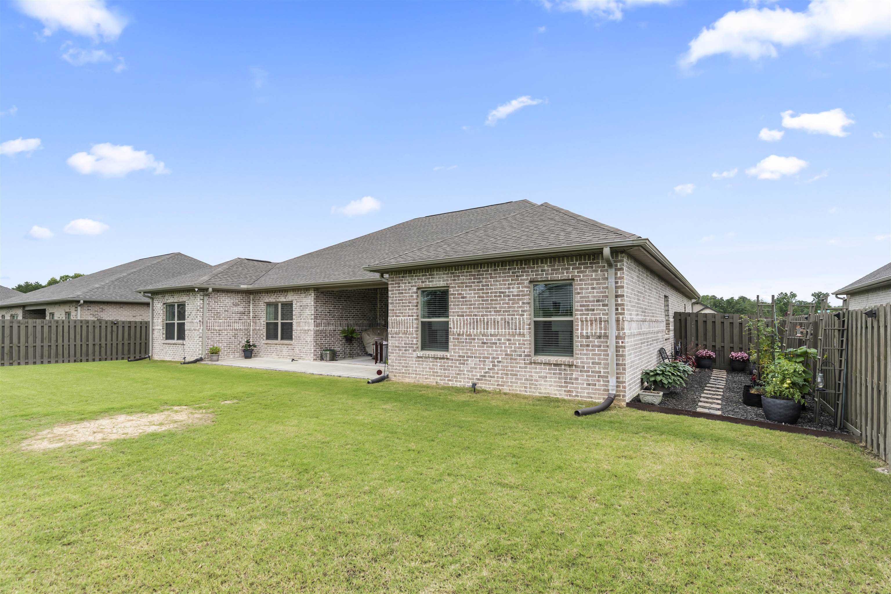 1812 Meadow Brook Dr