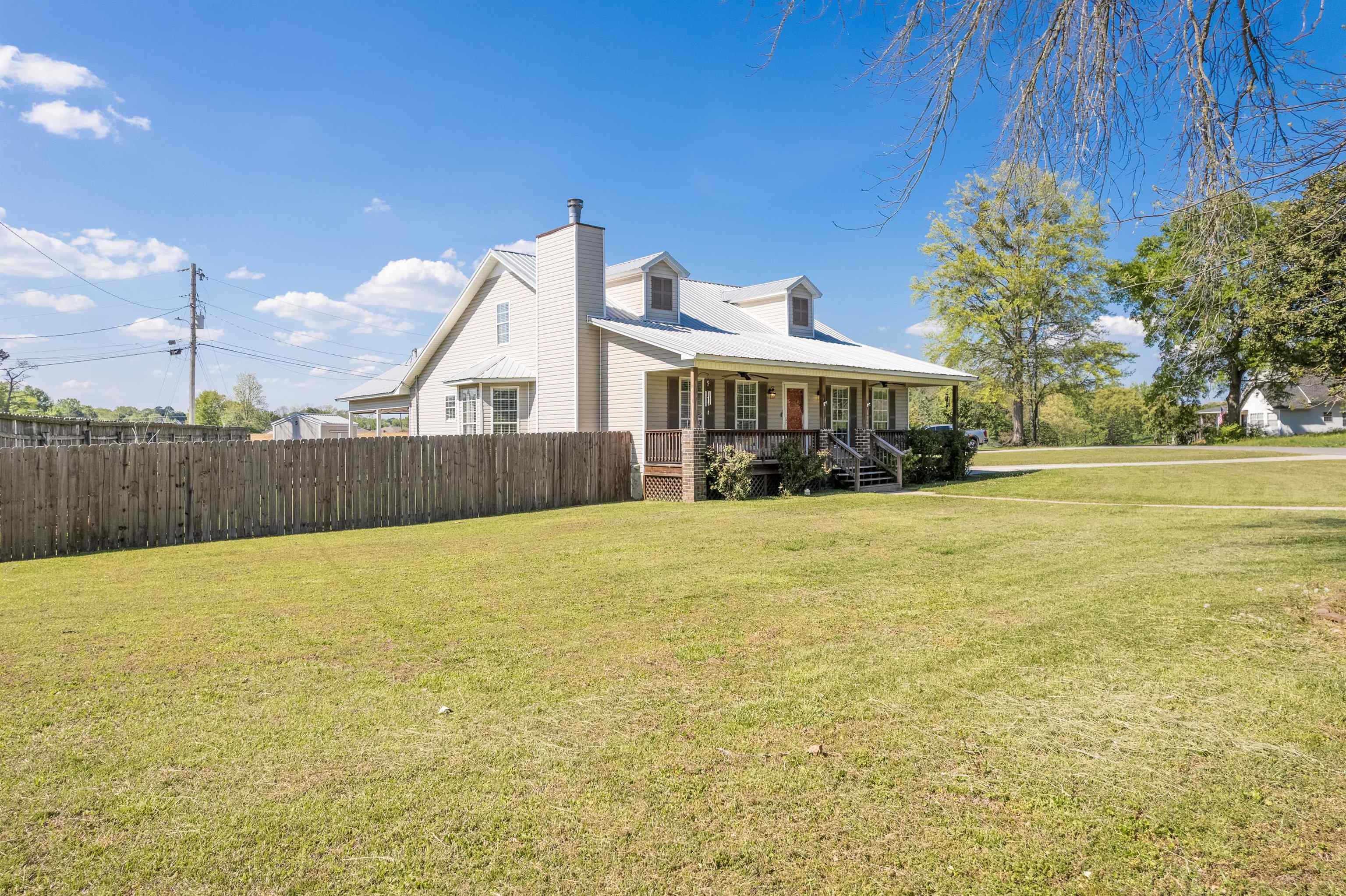1506 Bower Dr SE