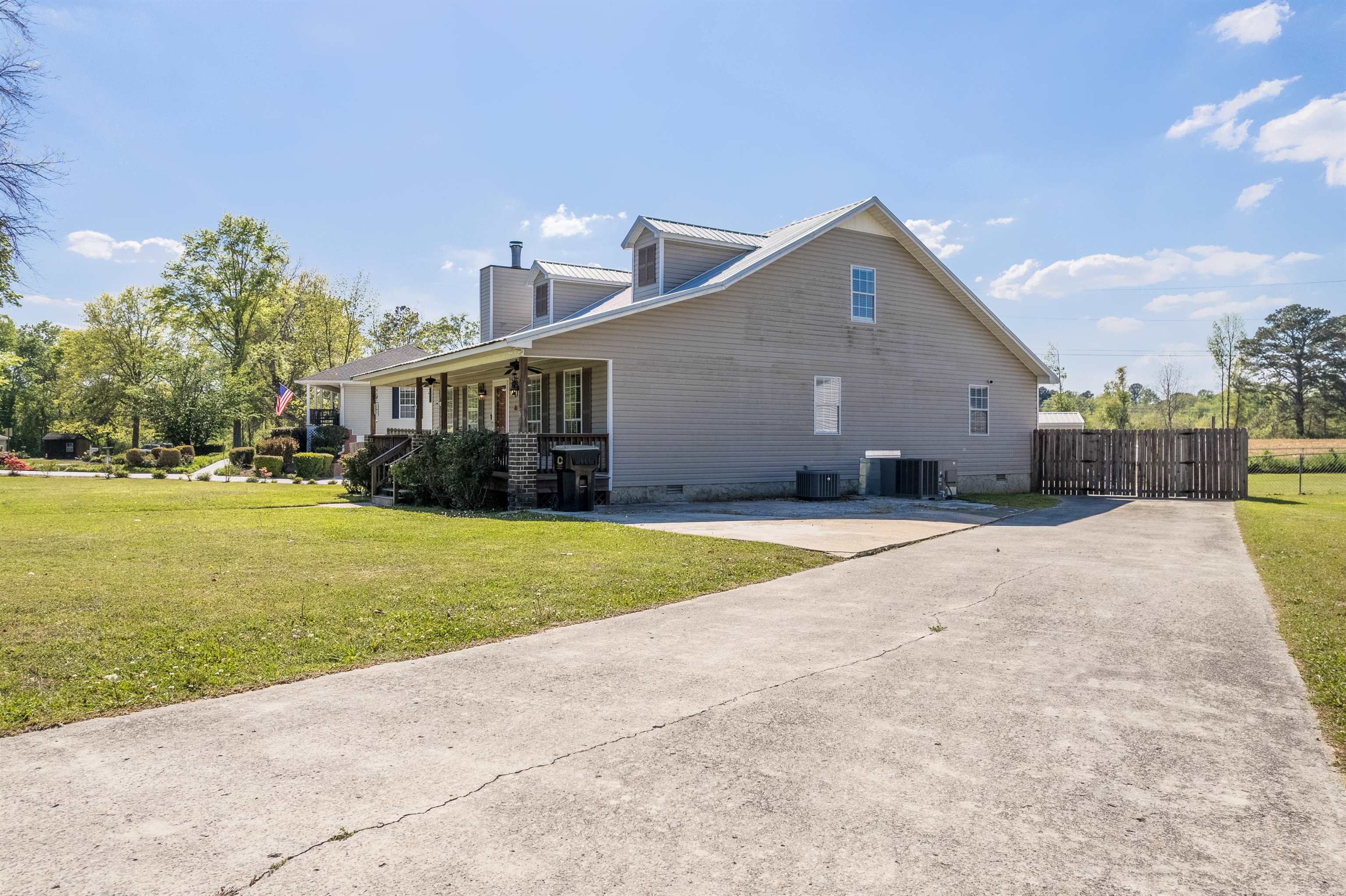 1506 Bower Dr SE