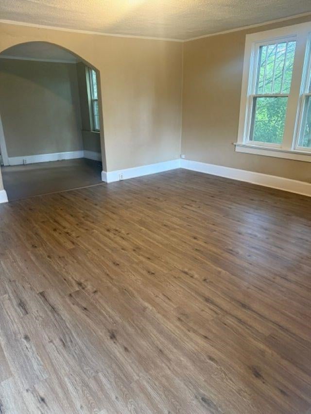 304 W 3rd St - Photo 3