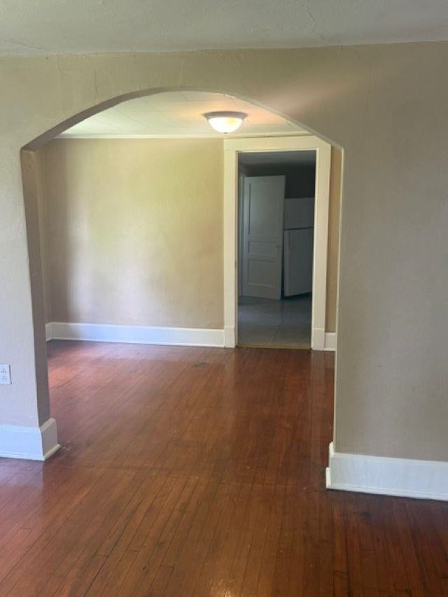 304 W 3rd St - Photo 2