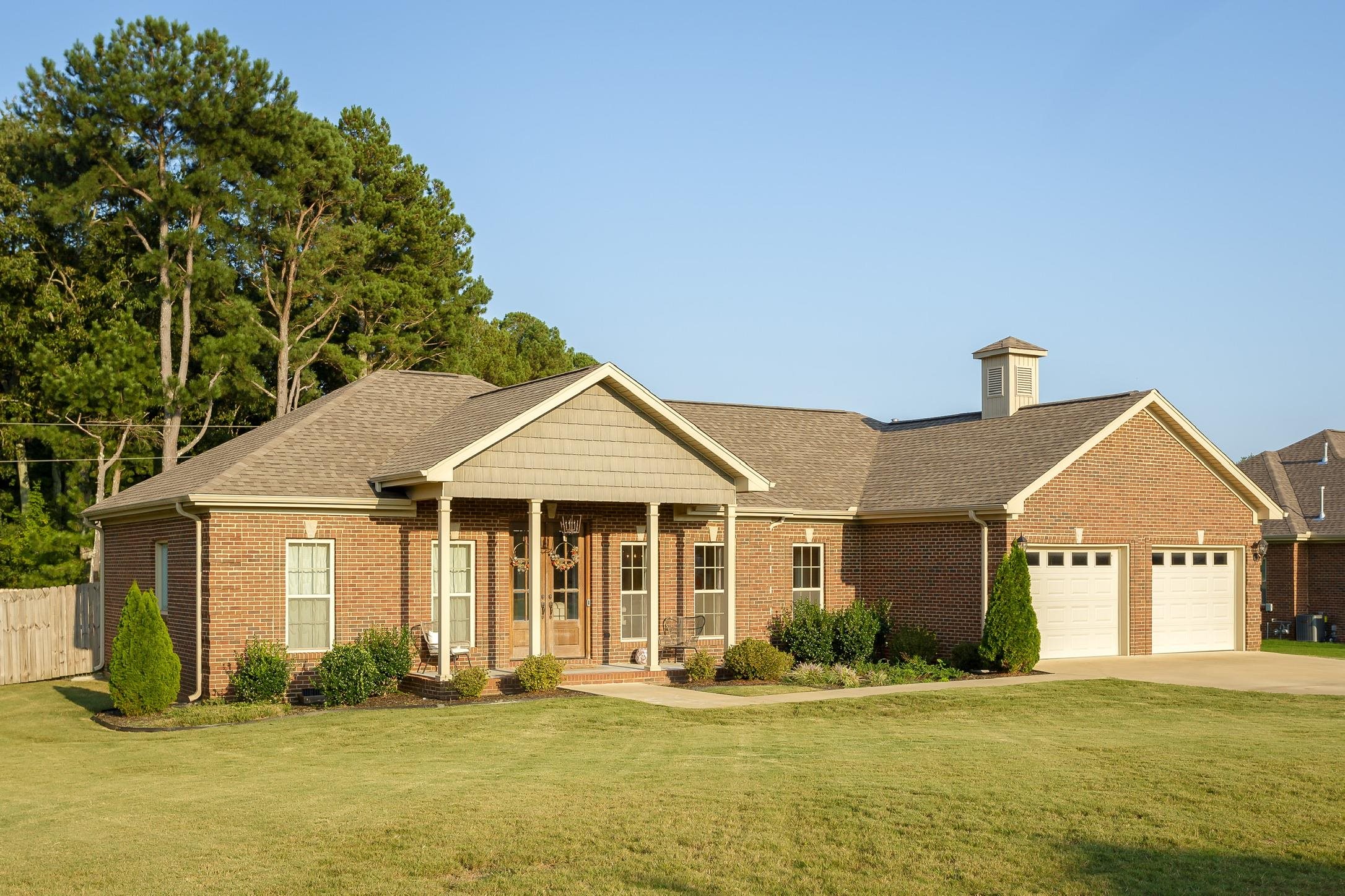 Photo 1 of 26 — 313 Dartmoor Dr, Killen, AL 35645