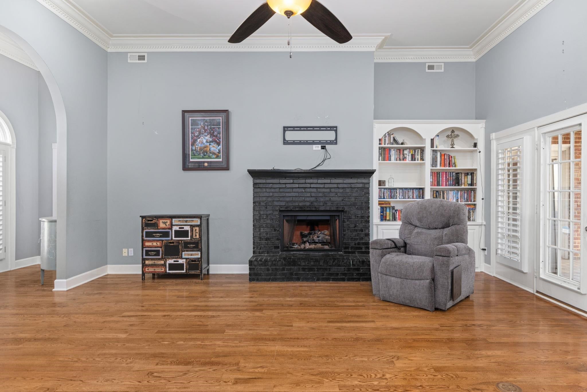 213 Fairway Dr NW
