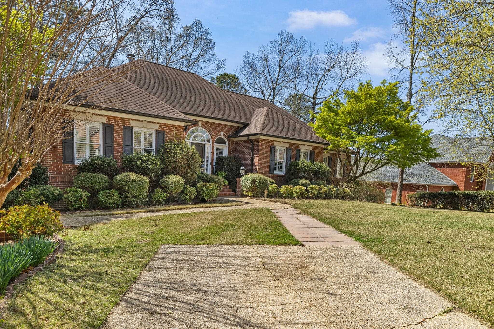 213 Fairway Dr NW