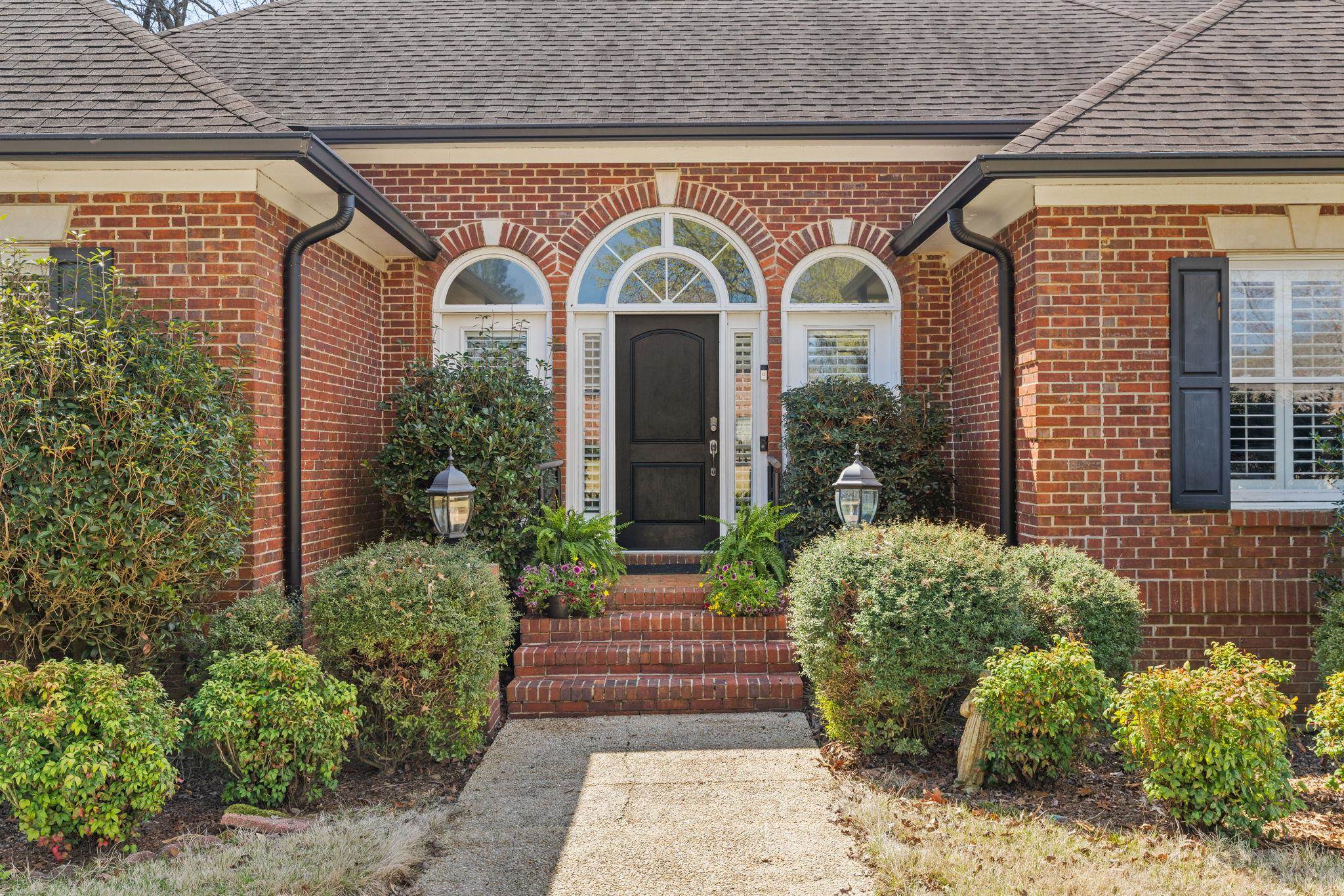 213 Fairway Dr NW