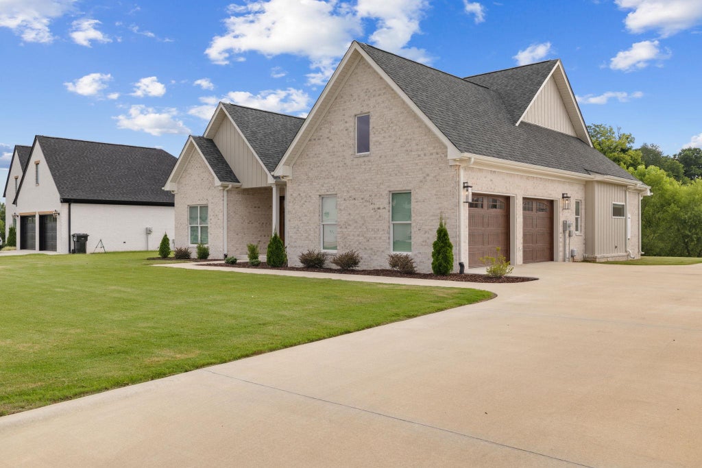 Photo of 120 Caroline Way, Muscle Shoals, AL 35661 (MLS # 530262)