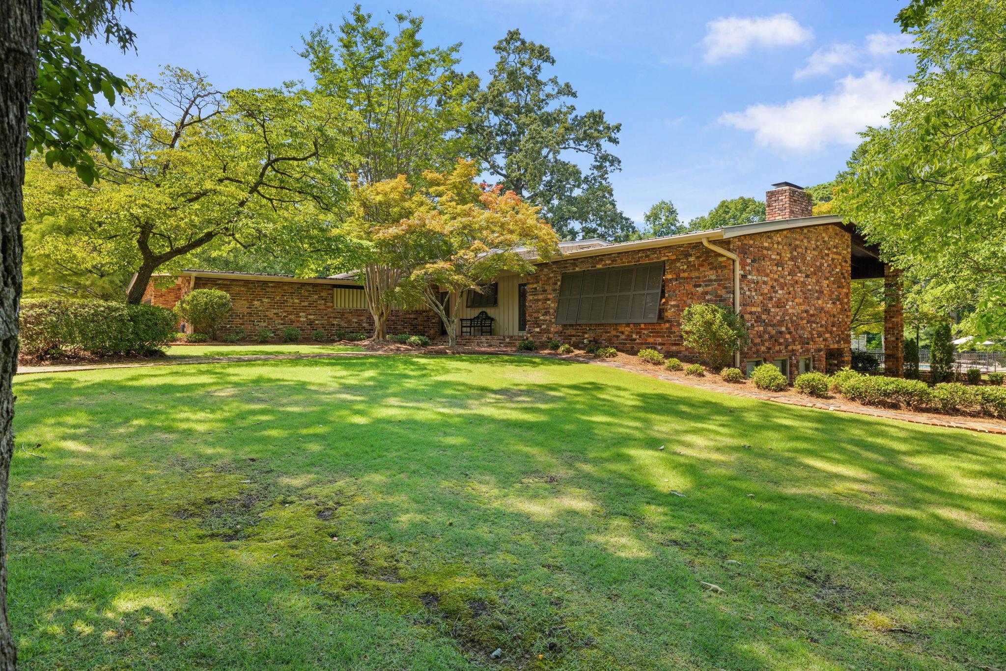 1537 Woodard Dr