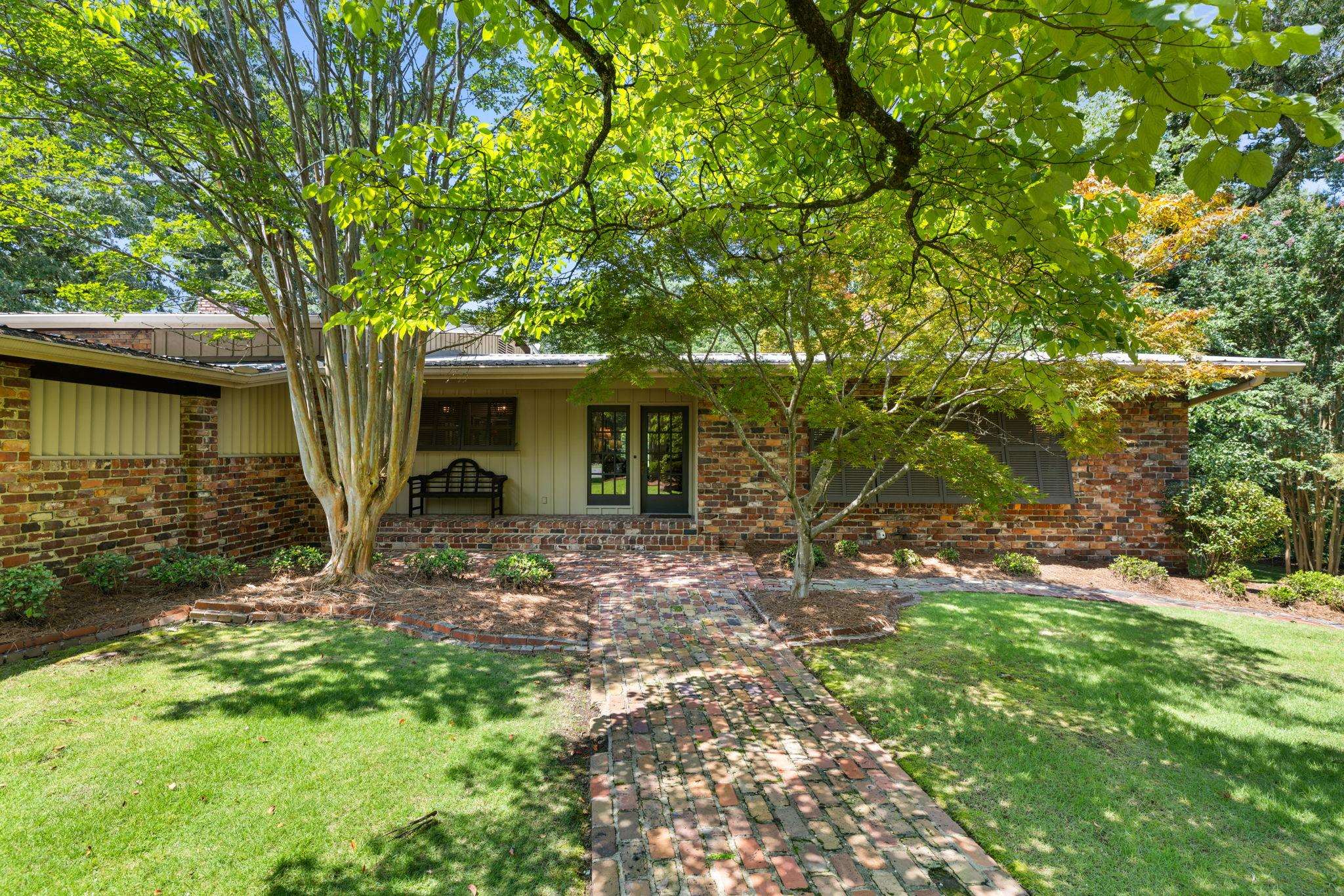 1537 Woodard Dr